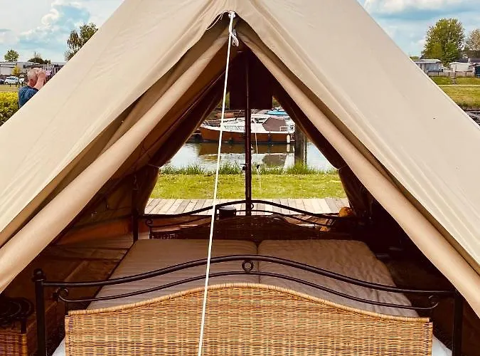 Bell Tent Aan De Haven Lüks kamp alanı Heerewaarden